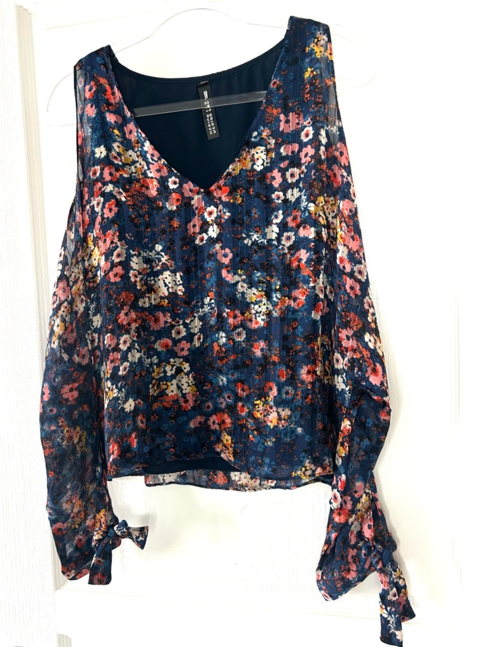 Design Lab by Lord & Taylor Floral Cold Shoulders Blouse Size M